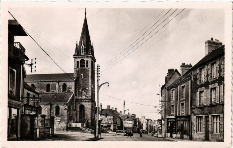 Carte postale ancienne Mayenne - Pre en Pail Arrivee par Alencon à Mayenne
