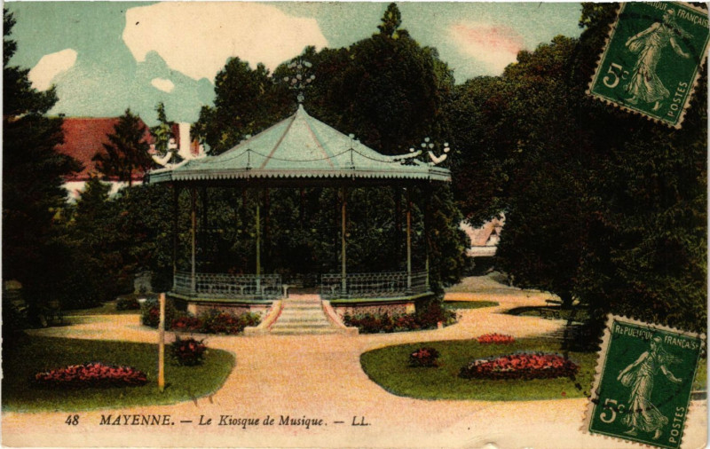 Carte postale ancienne Mayenne - Le Kiosque de Musique à Mayenne