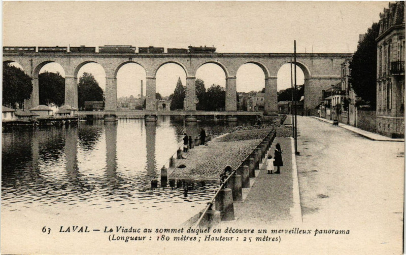 Carte postale ancienne Laval - Le Viaduc au sommet on decouvre un merveilleux panorama à Laval