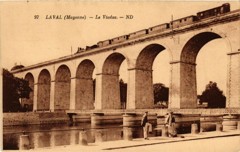 Carte postale ancienne Laval - Le Viaduc à Laval