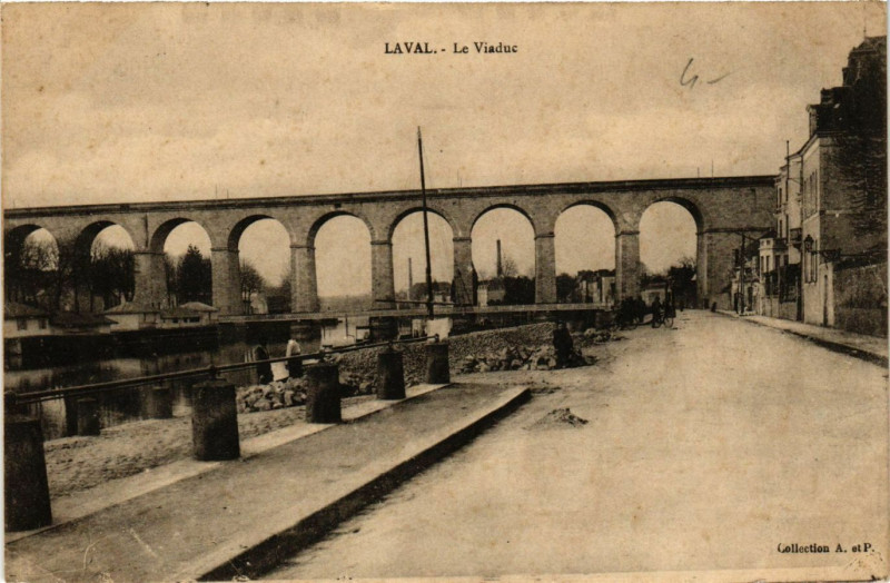 Carte postale ancienne Laval - Le Viaduc à Laval