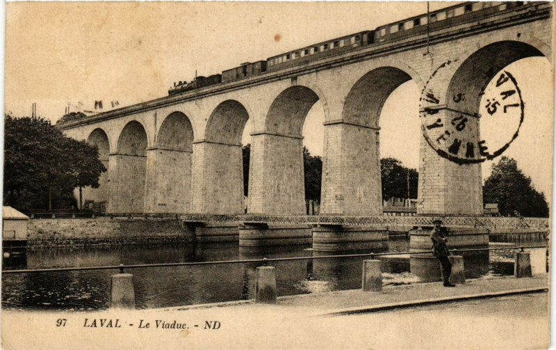 Carte postale ancienne Laval - Le Viaduc à Laval