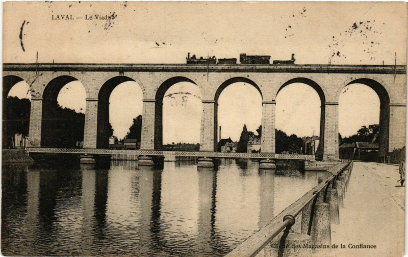 Carte postale ancienne Laval - Le Viaduc à Laval