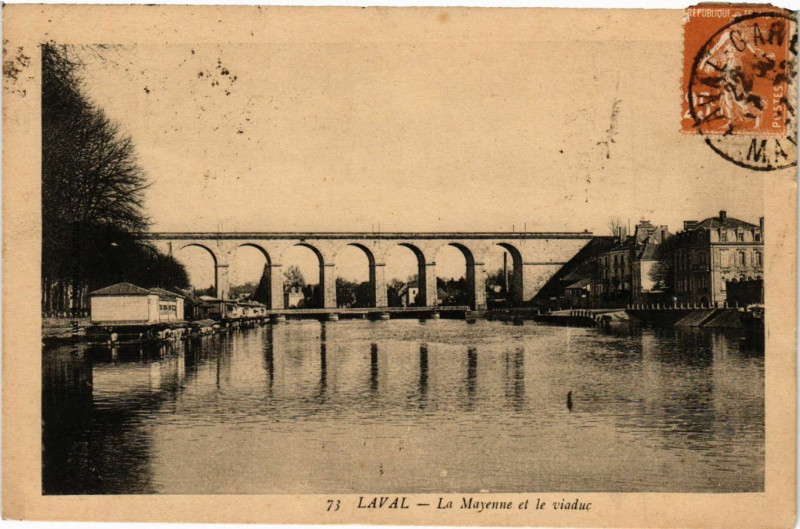 Carte postale ancienne Laval - La Mayenne et le viaduc à Laval