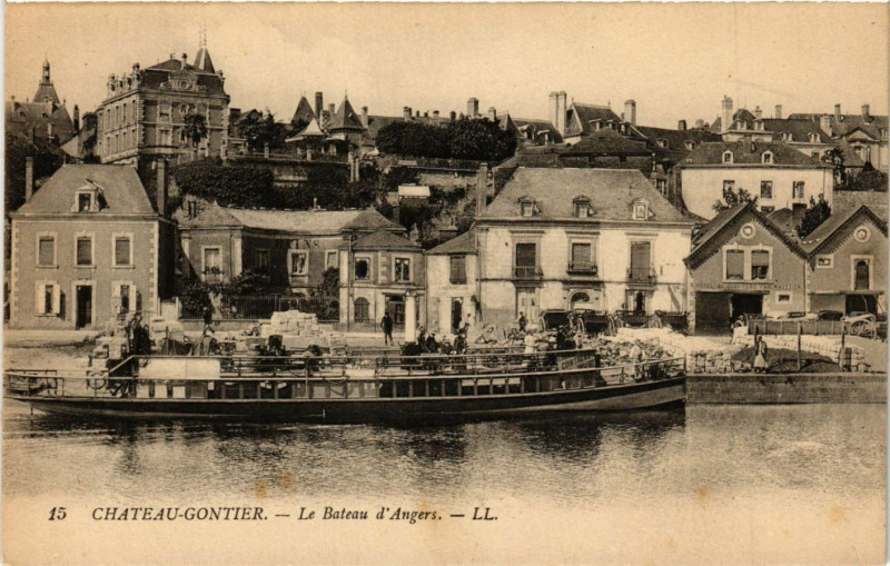 Carte postale ancienne Chateau-Gontier - Les Promenades