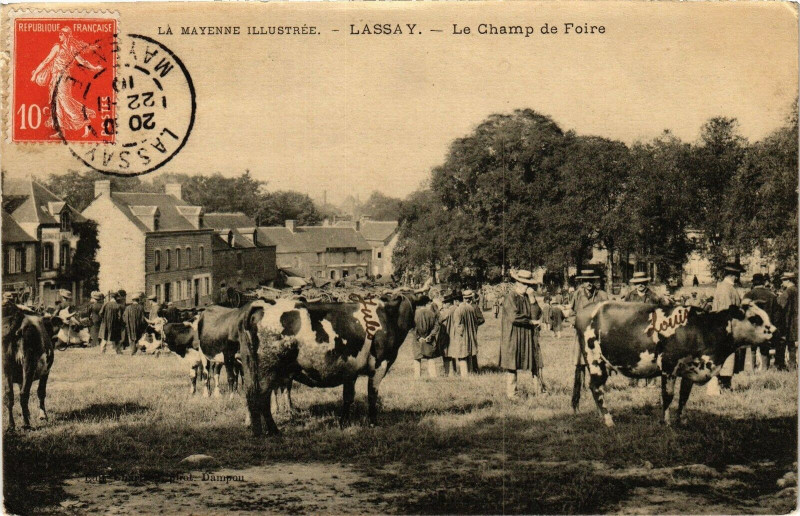 Carte postale ancienne La Mayenne Illustrée - Lassay - Le Champ de Foire à Mayenne