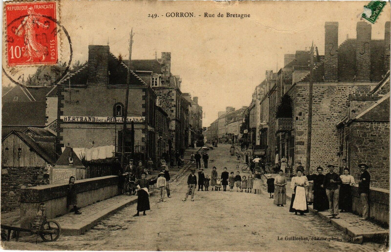 Carte postale ancienne Gorron - Rue de Bretagne à Gorron