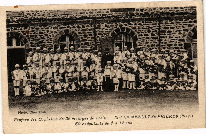 Carte postale ancienne Fanfare des Orphelins de Saint-Georges de Liole -Saint-Frambault
