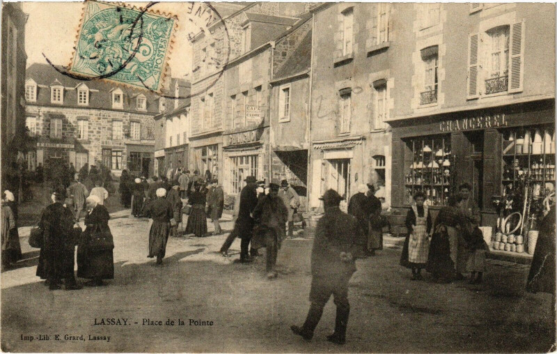 Carte postale ancienne Lassay-Place de la Pointe