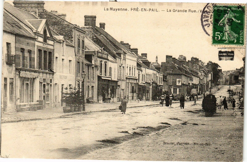 Carte postale ancienne Pré-en-Pail - La Grande Rue