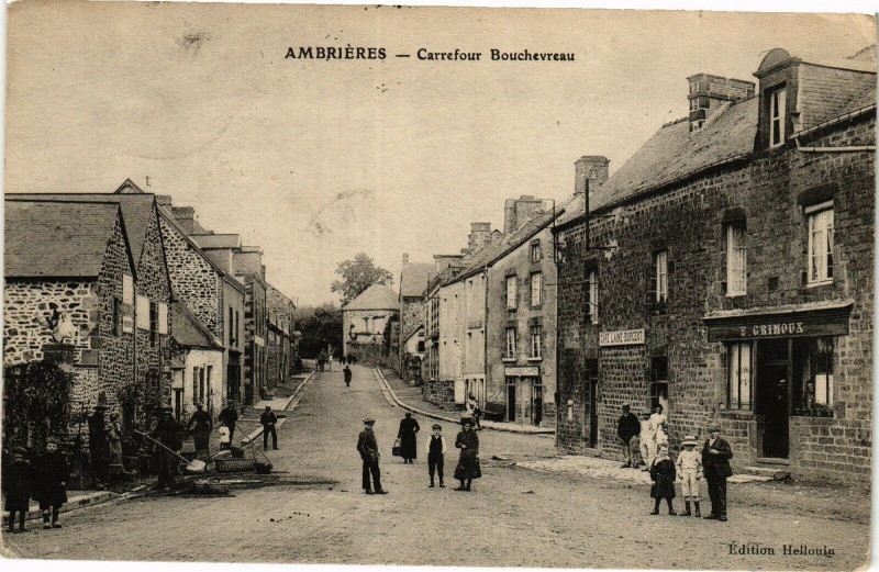 Carte postale ancienne Ambriéres - Carrefour Bouchevreau