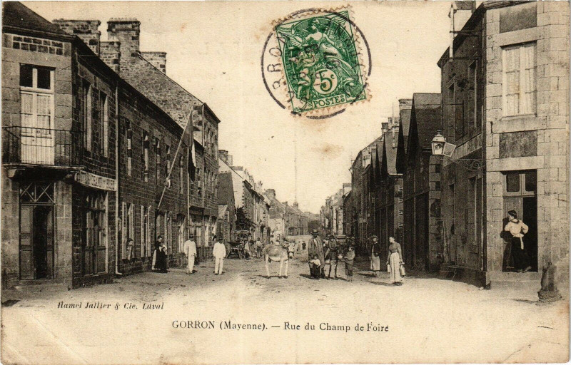 Carte postale ancienne Gorron - Rue du Champ de Foire à Gorron