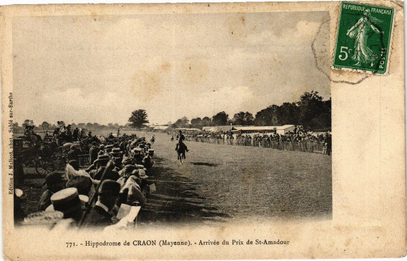 Carte postale ancienne Hippodrome de Craon - Arrivée du Prix de Saint-Amadour à Craon