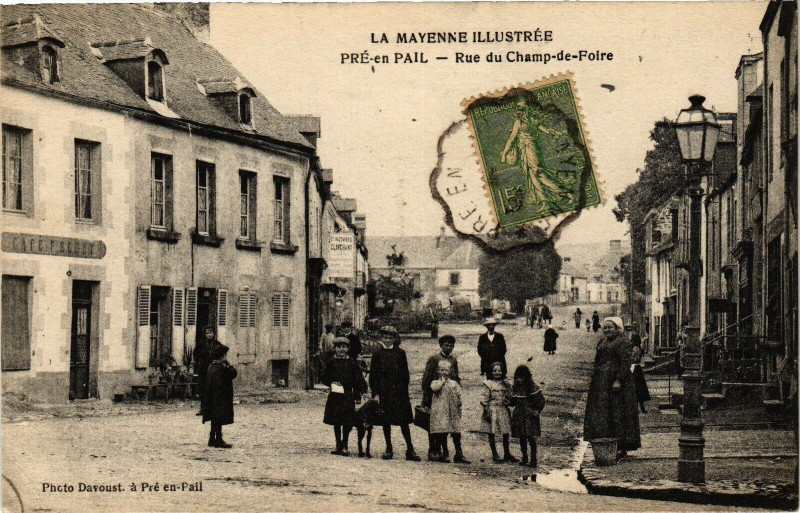 Carte postale ancienne Pré-en-Pail -Rue du Champ-de-Foire