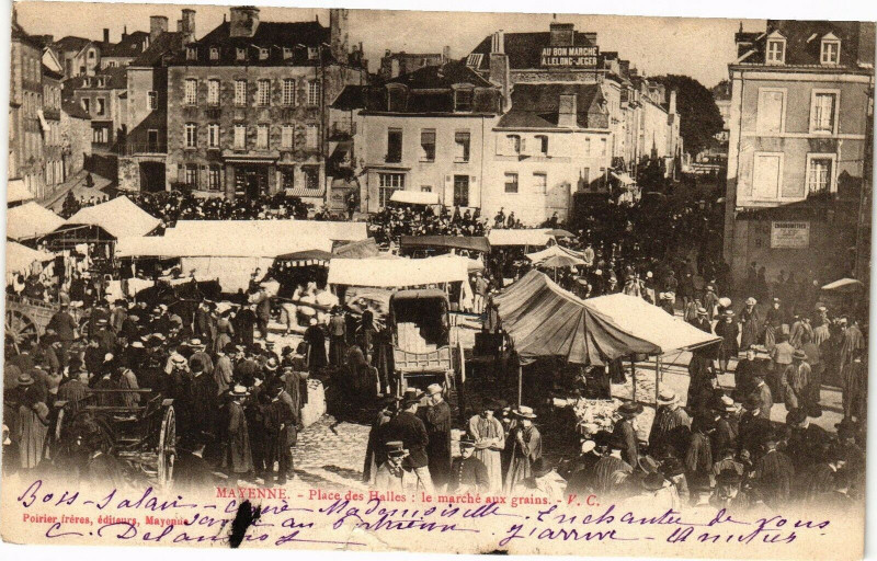 Carte postale ancienne Mayenne - Place des Halles à Mayenne