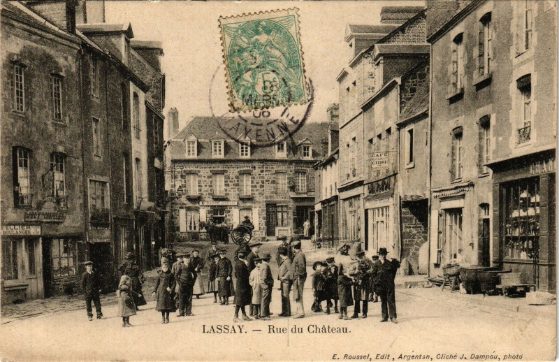 Carte postale ancienne Lassay - Rue du Chateau