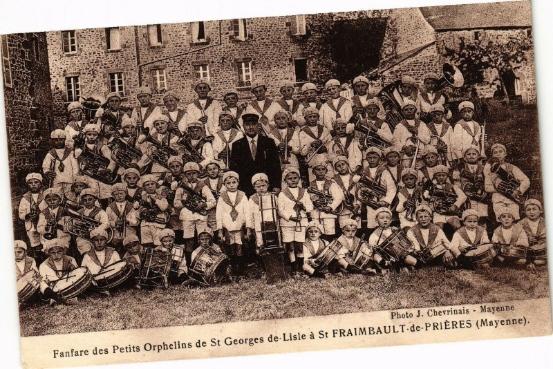 Carte postale ancienne Fanfare des Petits Orphelins deSaint-Georges