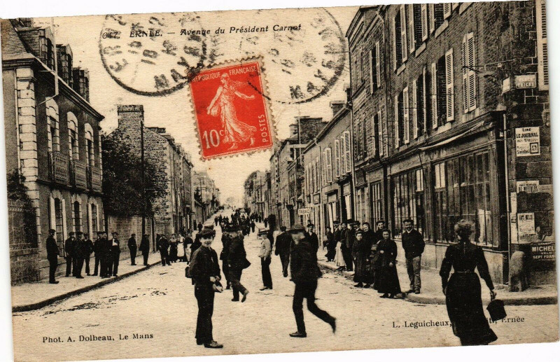 Carte postale ancienne Ernée - Avenge du Président Carnot à Ernée
