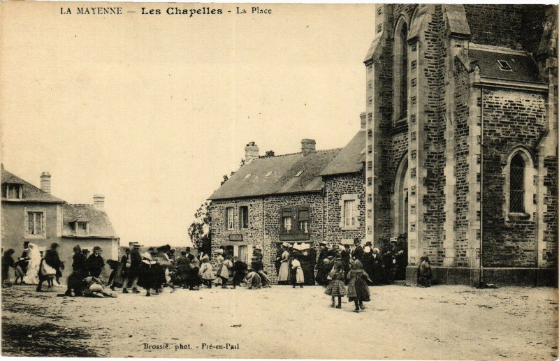 Carte postale ancienne Les Chapelles - La Place à Placé