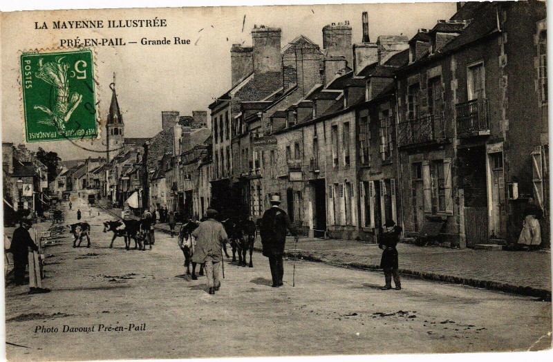 Carte postale ancienne Pré-en-Pail - Grande Rue