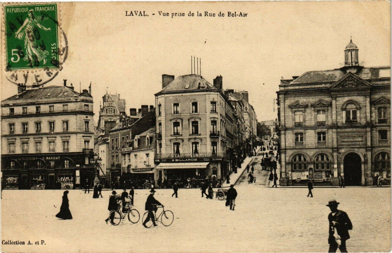 Carte postale ancienne Laval-Vue prise de la Rue de Bel Air à Laval