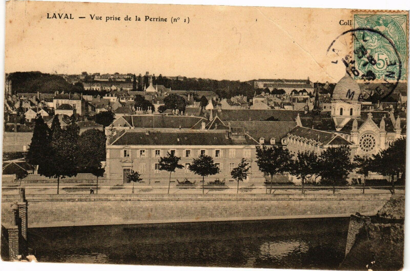 Carte postale ancienne Laval-Vue prise de la Perrine à Laval