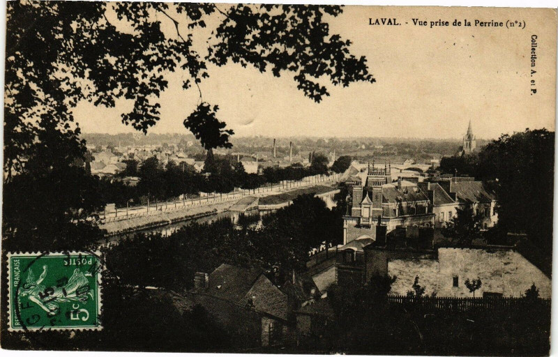 Carte postale ancienne Laval-Vue prise de la Perrine à Laval