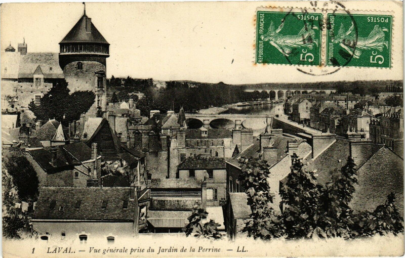 Carte postale ancienne Laval-Vue générale prise du Jardin de la Perrine à Laval