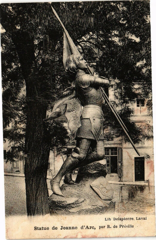 Carte postale ancienne Laval-Statue de Jeanne d'Arc à Laval
