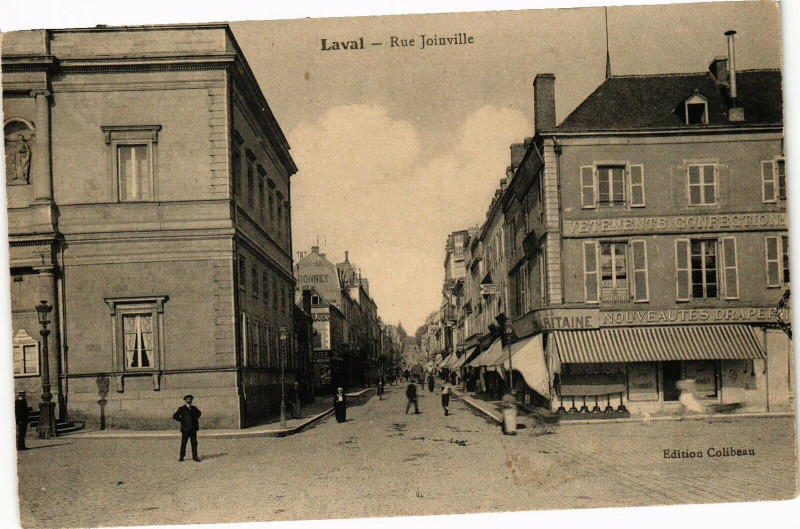 Carte postale ancienne Laval-Rue Joinville à Laval