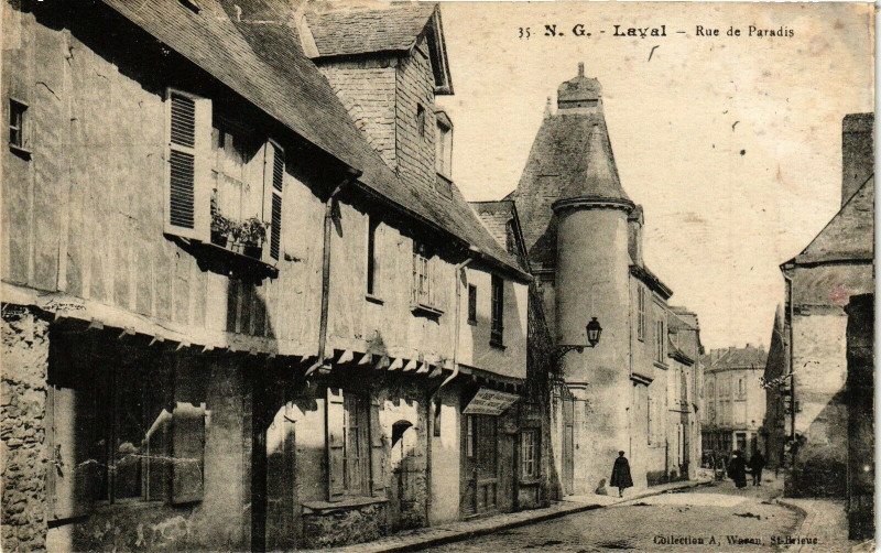 Carte postale ancienne Laval-Rue de Paradis à Laval