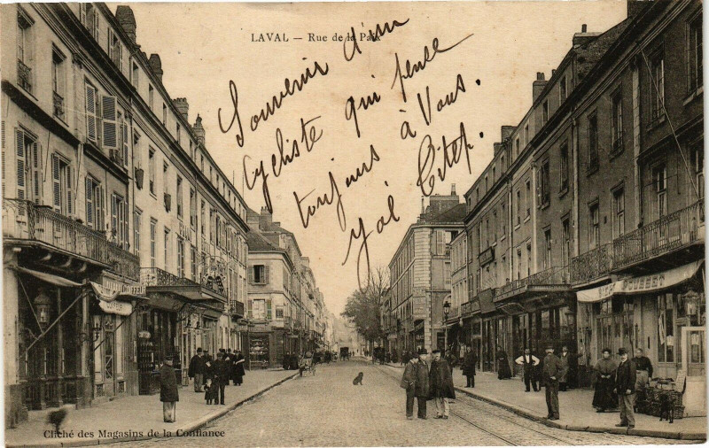 Carte postale ancienne Laval-Rue de la Paix à Laval