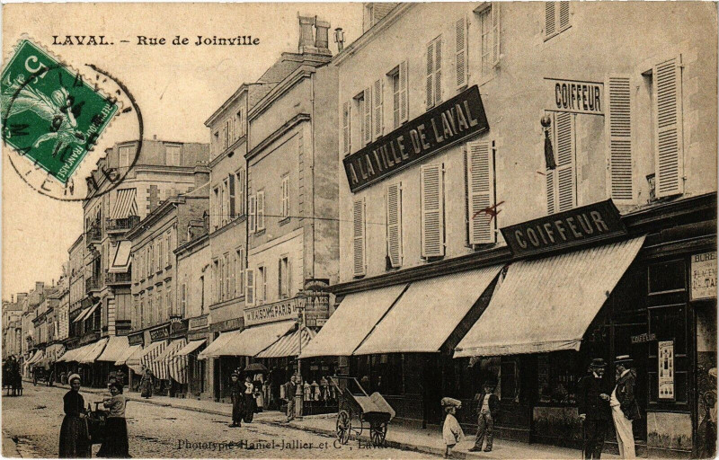 Carte postale ancienne Laval-Rue de Joinville à Laval