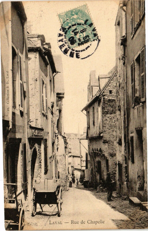 Carte postale ancienne Laval-Rue de Chapelle à Laval