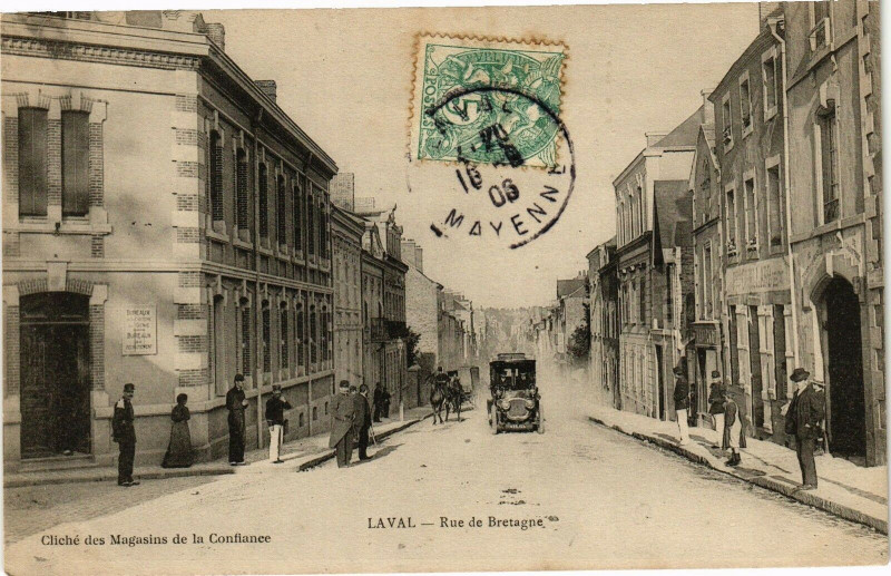 Carte postale ancienne Laval-Rue de Bretagne à Laval