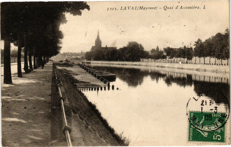 Carte postale ancienne Laval-Quai d'Avesniéres à Laval