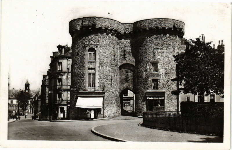 Carte postale ancienne Laval-Porte Beucheresse à Laval