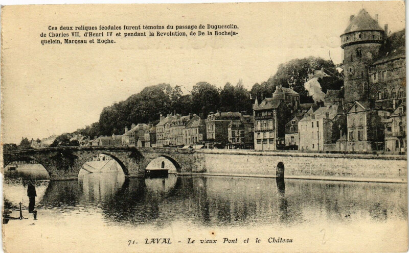 Carte postale ancienne Laval-Le vieux Pont et le Cháteau à Laval