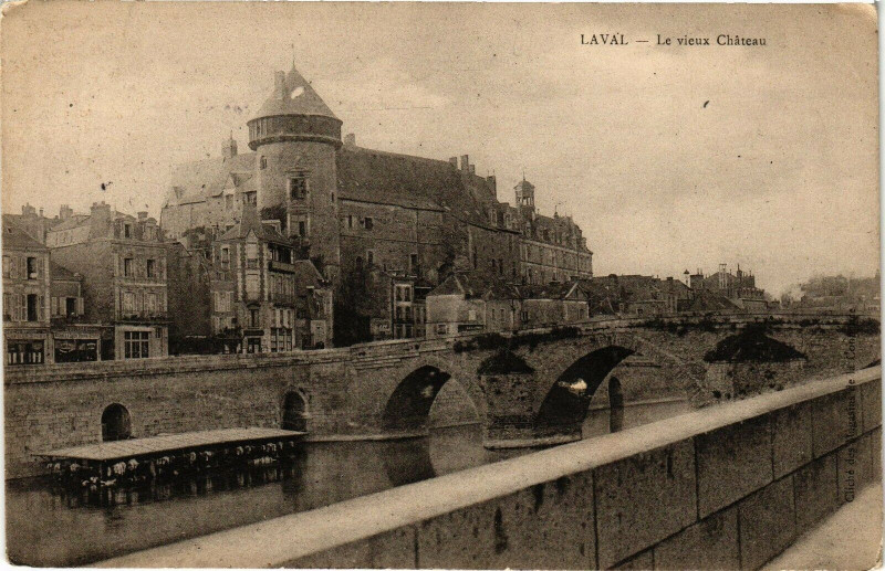 Carte postale ancienne Laval-Le vieux Cháteau à Laval