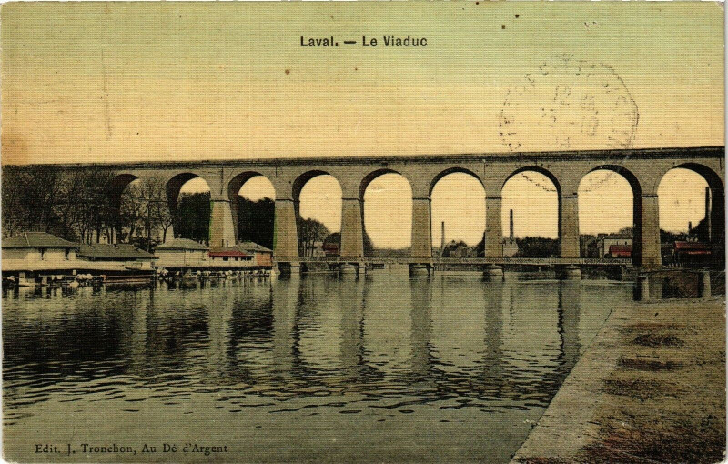 Carte postale ancienne Laval-Le Viaduc à Laval