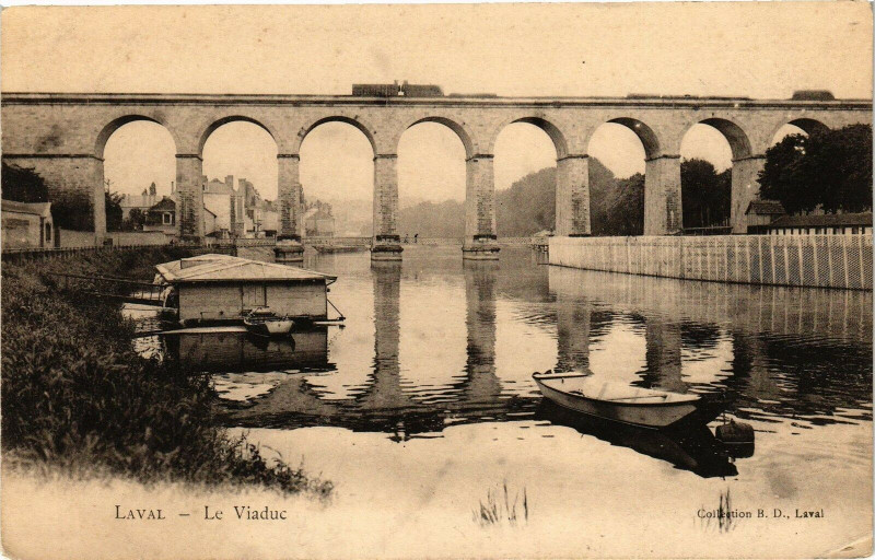Carte postale ancienne Laval-Le Viaduc à Laval