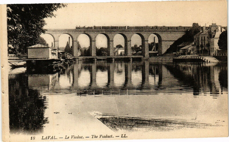 Carte postale ancienne Laval-Le Viaduc à Laval