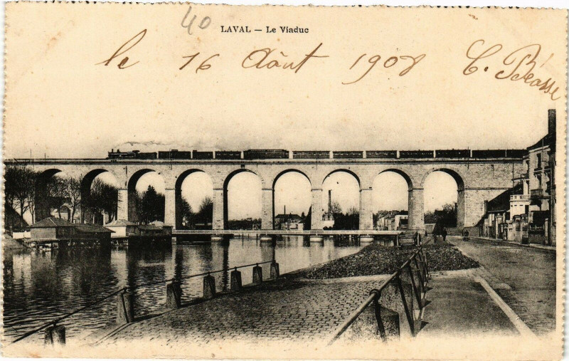 Carte postale ancienne Laval-Le Viaduc à Laval