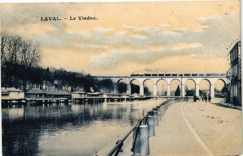 Carte postale ancienne Laval-Le Viaduc à Laval