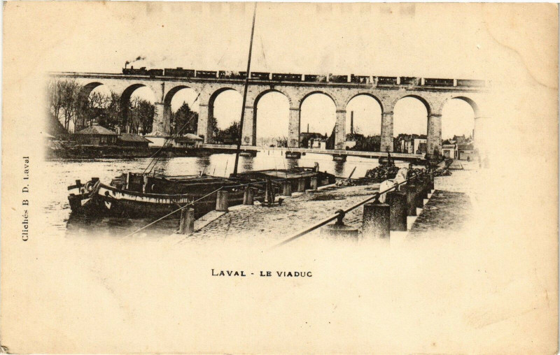 Carte postale ancienne Laval-Le Viaduc à Laval
