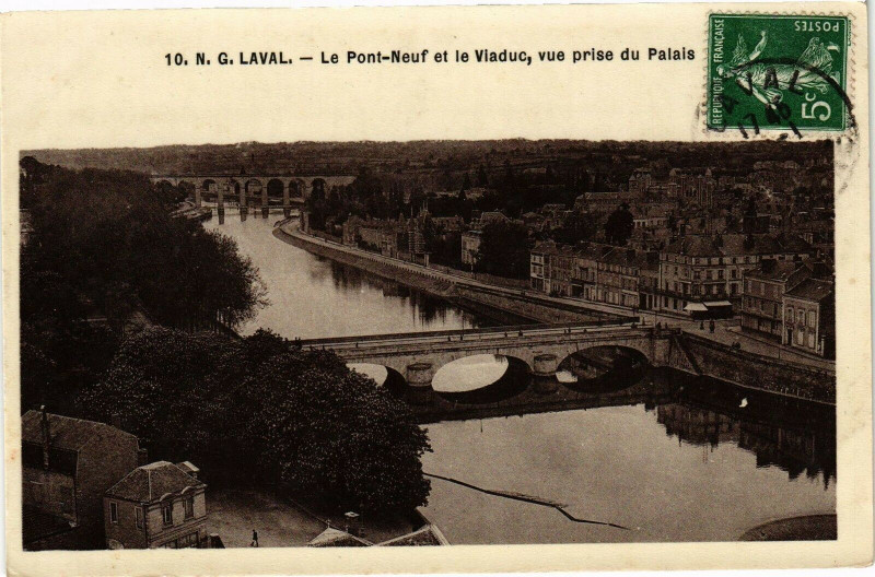Carte postale ancienne Laval-Le Pont Neuf et le Viaduc vue prise du Palais à Laval