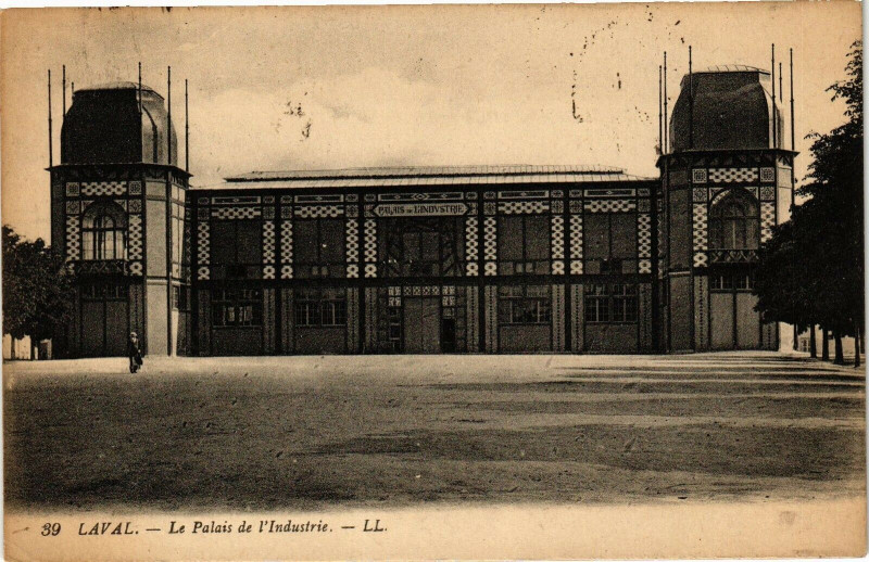 Carte postale ancienne Laval-Le Palais de l'Industrie à Laval