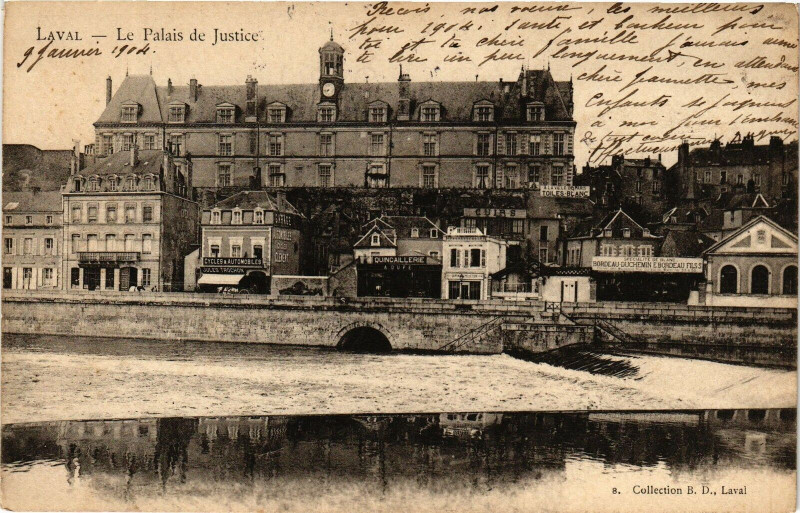 Carte postale ancienne Laval-Le Palais de Justice à Laval