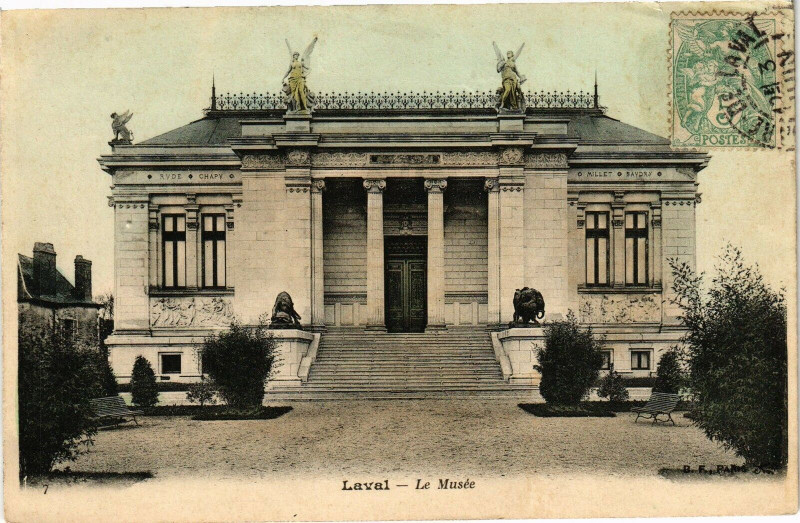 Carte postale ancienne Laval-Le Musée à Laval