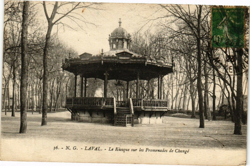 Carte postale ancienne Laval-Le Kiosque sur les Promenade de Changé à Changé
